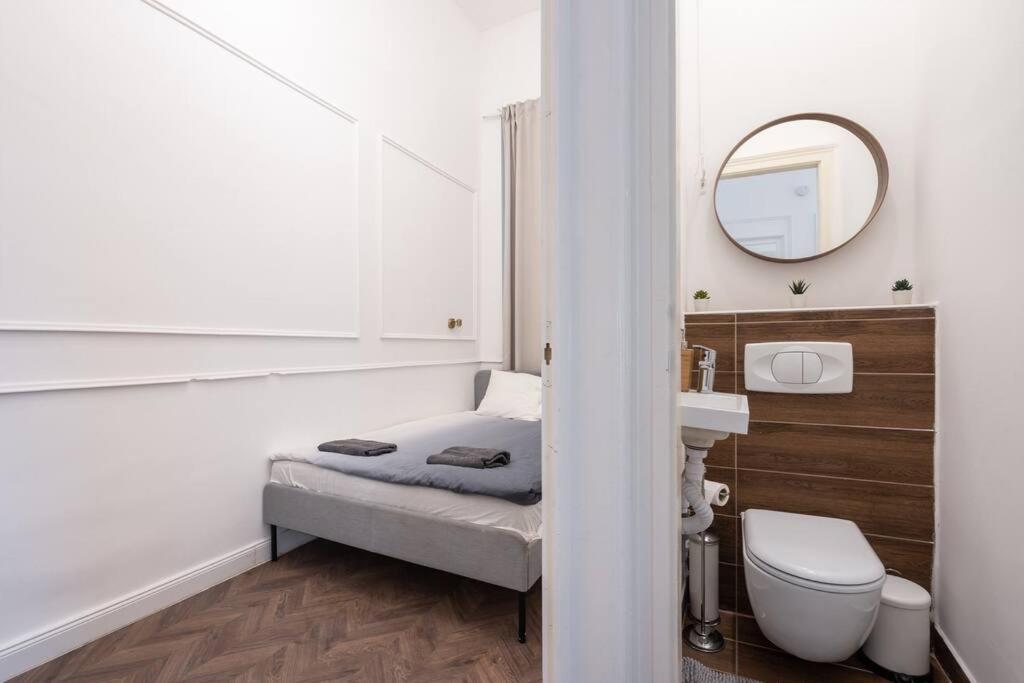Stylish Apartment In The City Center Budapest Eksteriør bilde