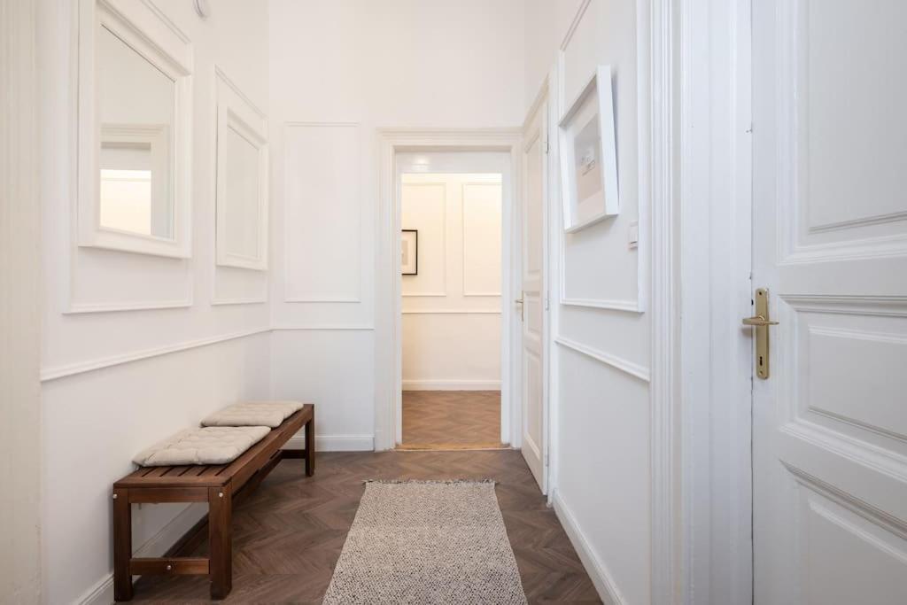 Stylish Apartment In The City Center Budapest Eksteriør bilde