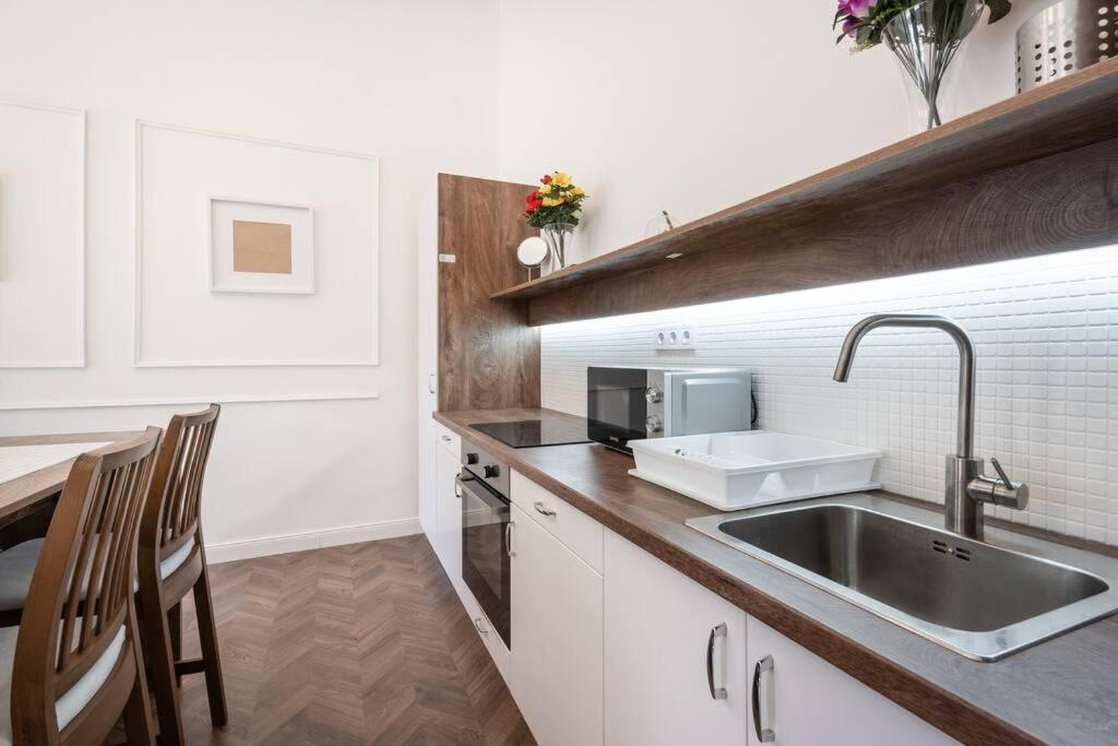 Stylish Apartment In The City Center Budapest Eksteriør bilde