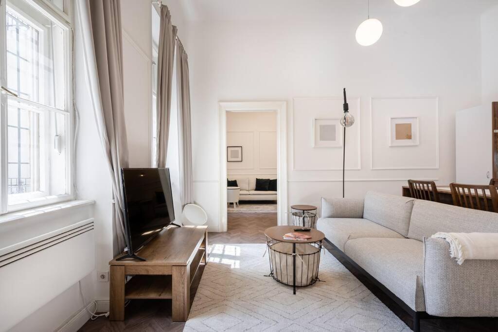 Stylish Apartment In The City Center Budapest Eksteriør bilde