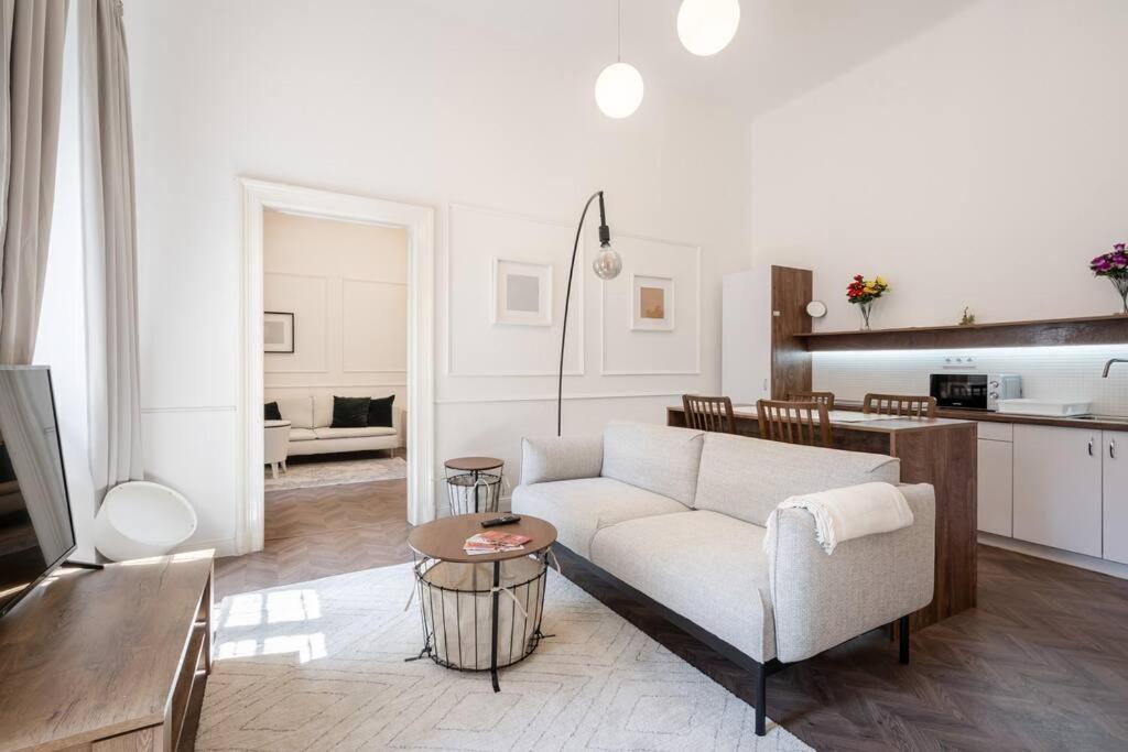 Stylish Apartment In The City Center Budapest Eksteriør bilde