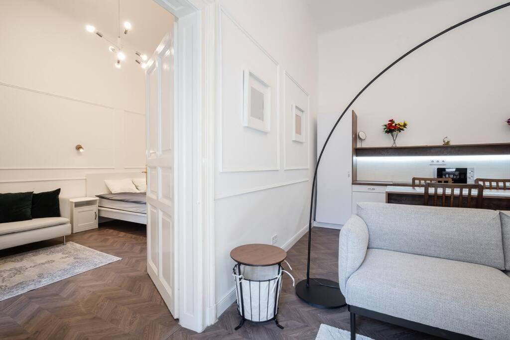 Stylish Apartment In The City Center Budapest Eksteriør bilde